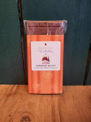 Tablette de chocolat au lait aux éclats de sablés basques