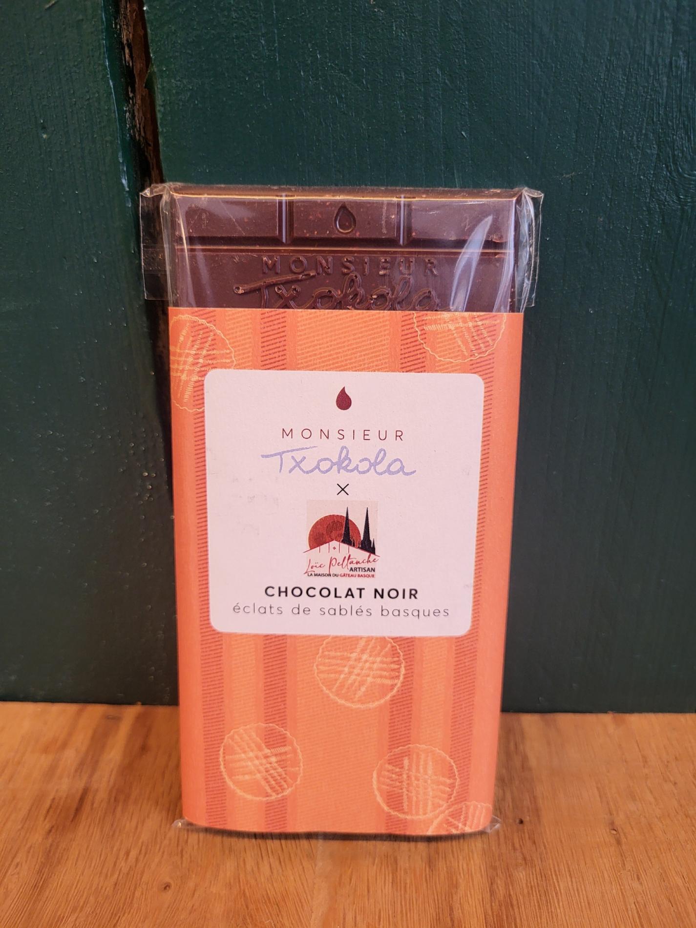 Tablette de chocolat noir aux éclats de sablés basques
